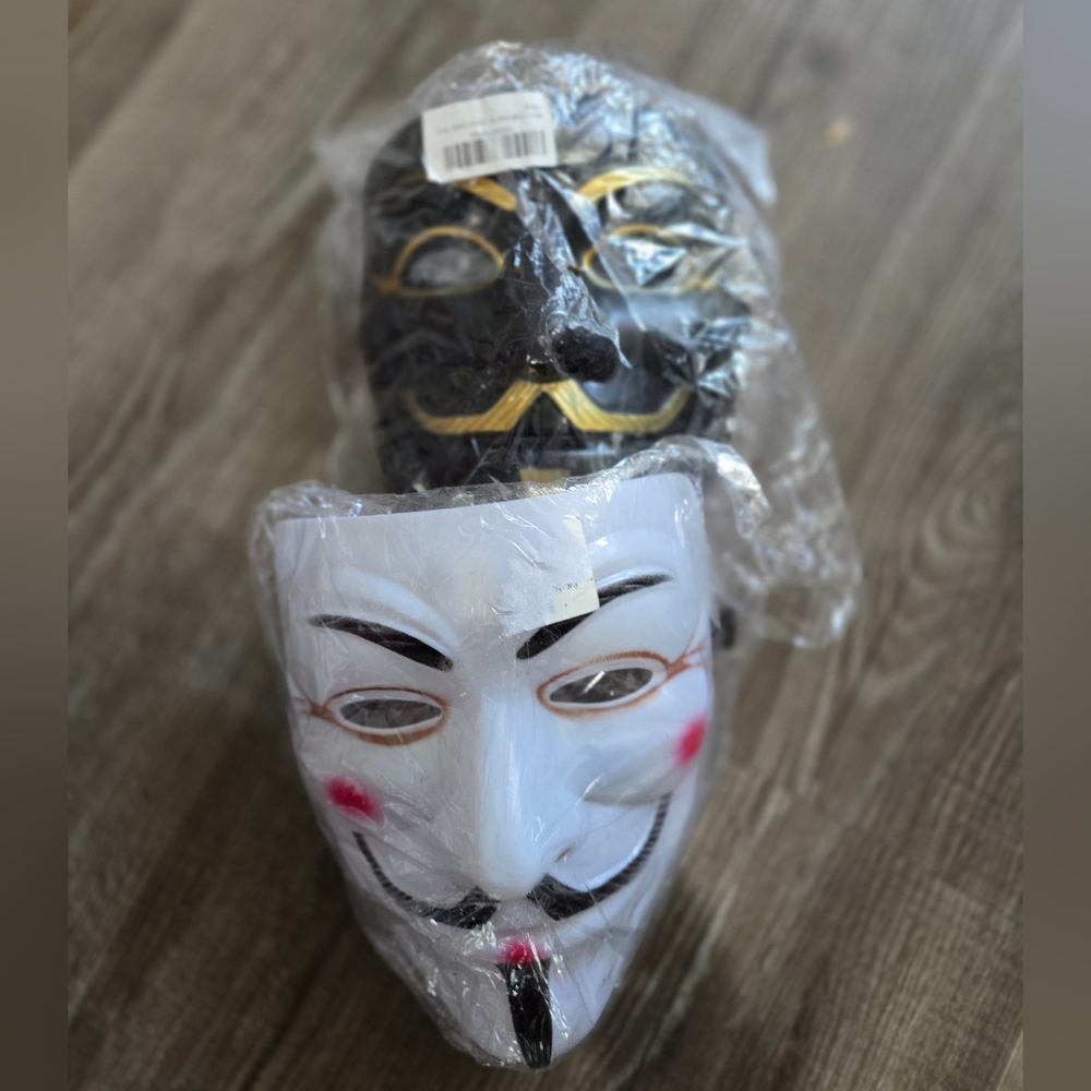 V for Vendetta  set if 2 halloween mask 1 black 1 white New